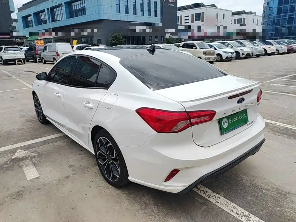 Focus Sedan EcoBoost 180 Auto ST Line