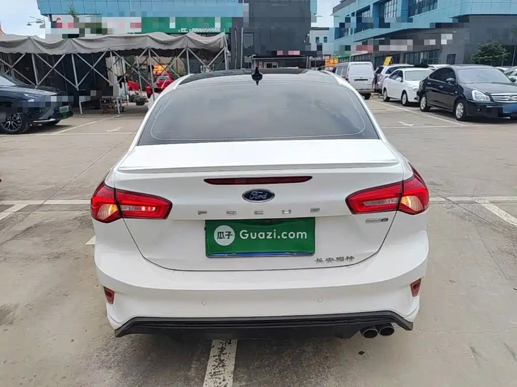 Focus Sedan EcoBoost 180 Auto ST Line