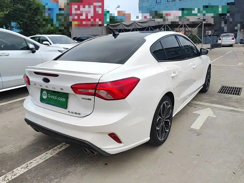 Focus Sedan EcoBoost 180 Auto ST Line