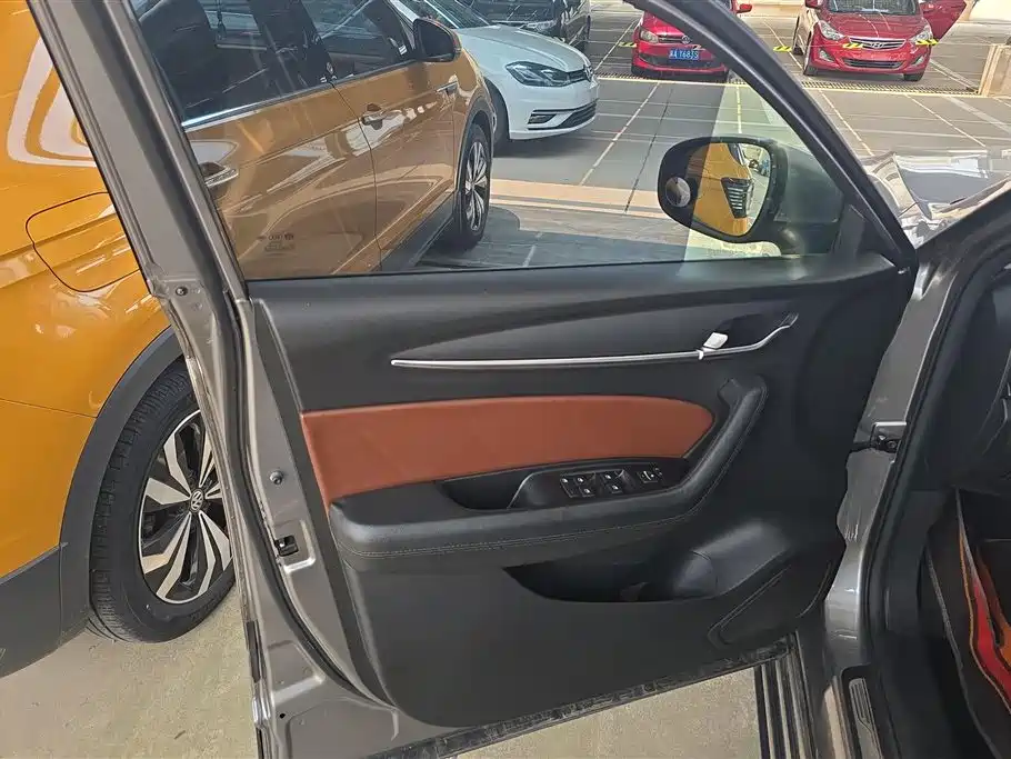 Brilliance V6 1.5 T Auto Distinguished