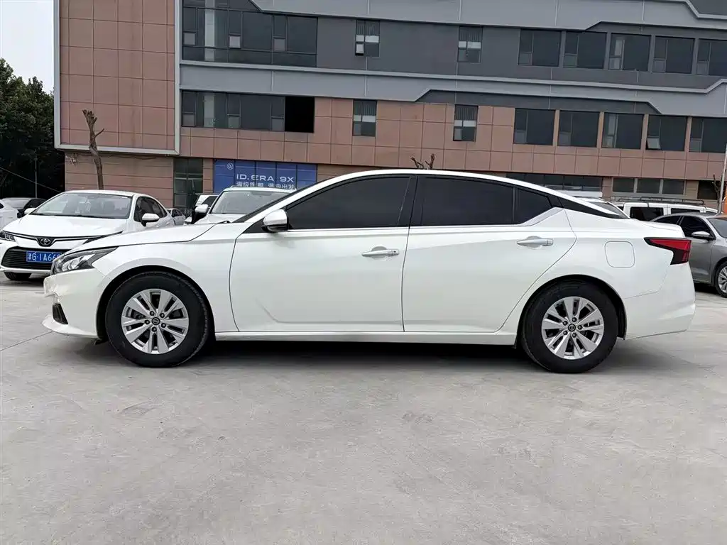 Teana 2.0 L XL Comfort