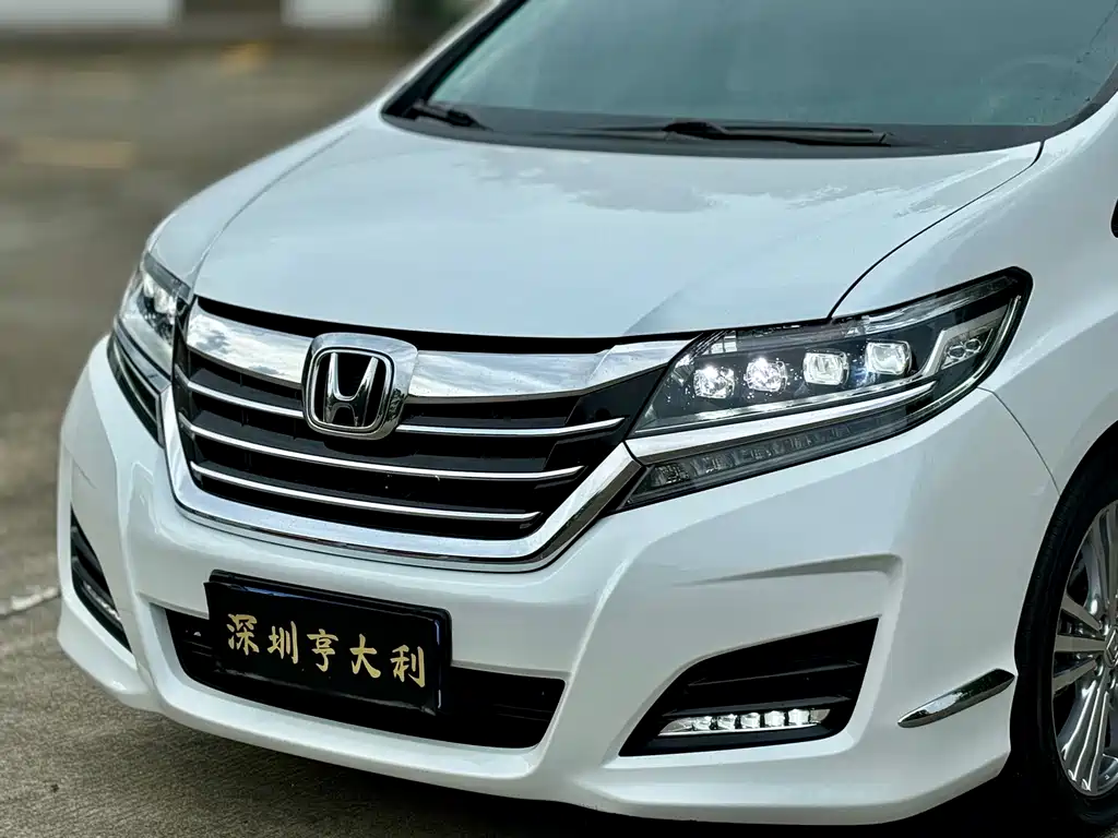 Elysion 2.4 L Luxury