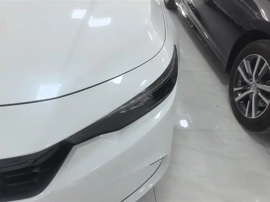 Integra 240 TURBO CVT Phantom Night · Tech