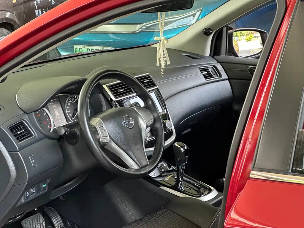 Tiida 1.6 L CVT Smart Travel