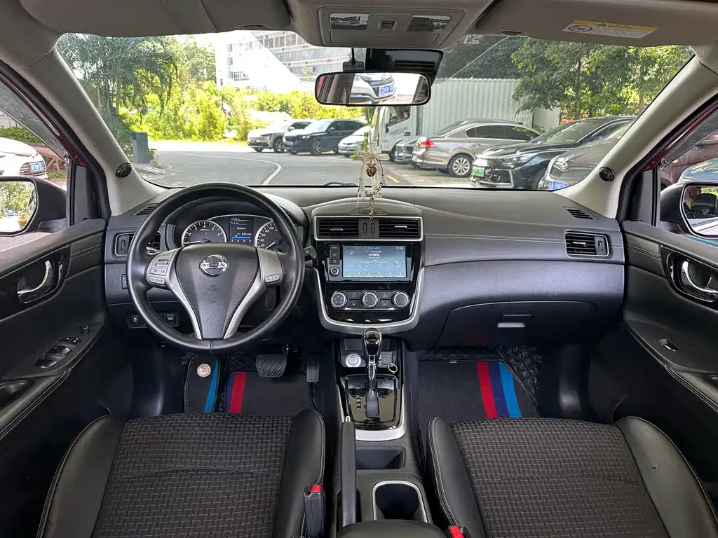 Tiida 1.6 L CVT Smart Travel