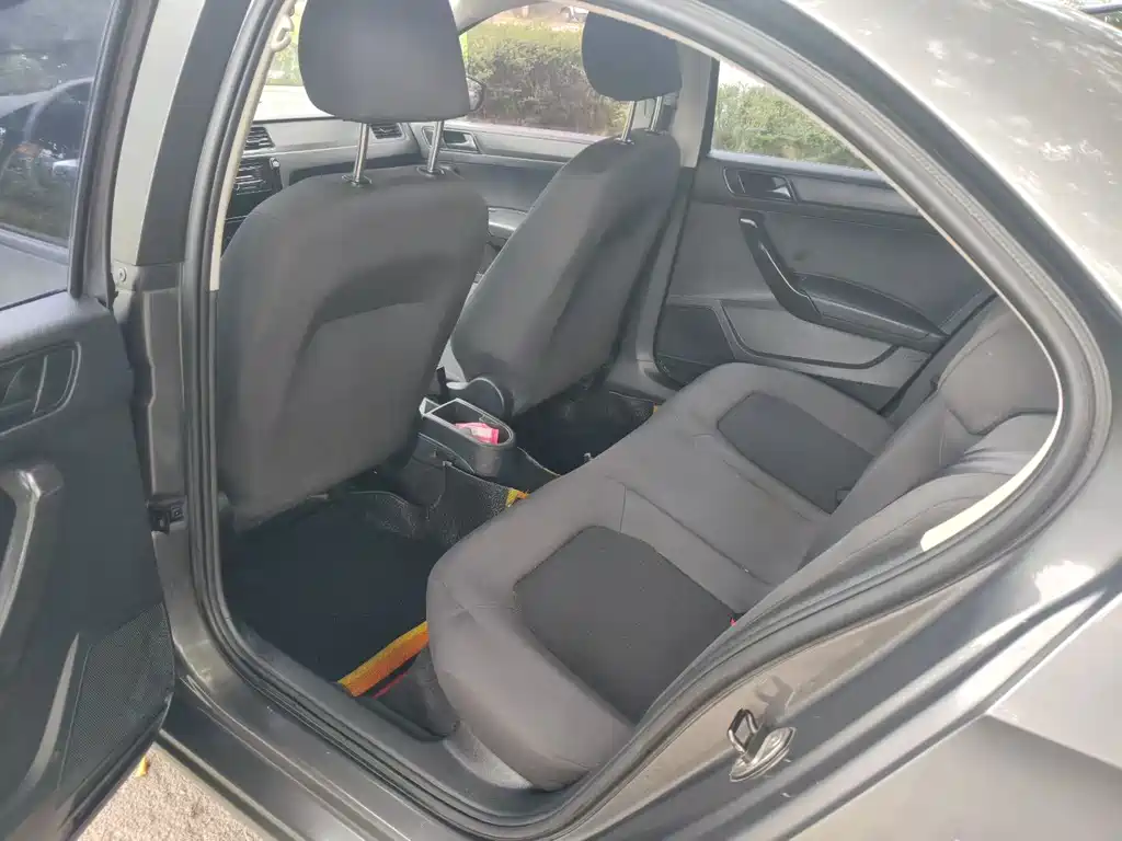 Santana 1.6 L Auto Style