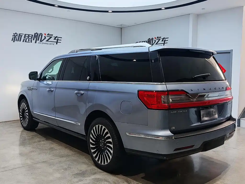 Navigator 3.5 T LWB President