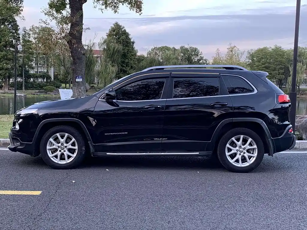 Cherokee 2.4 L Leading Intelligent