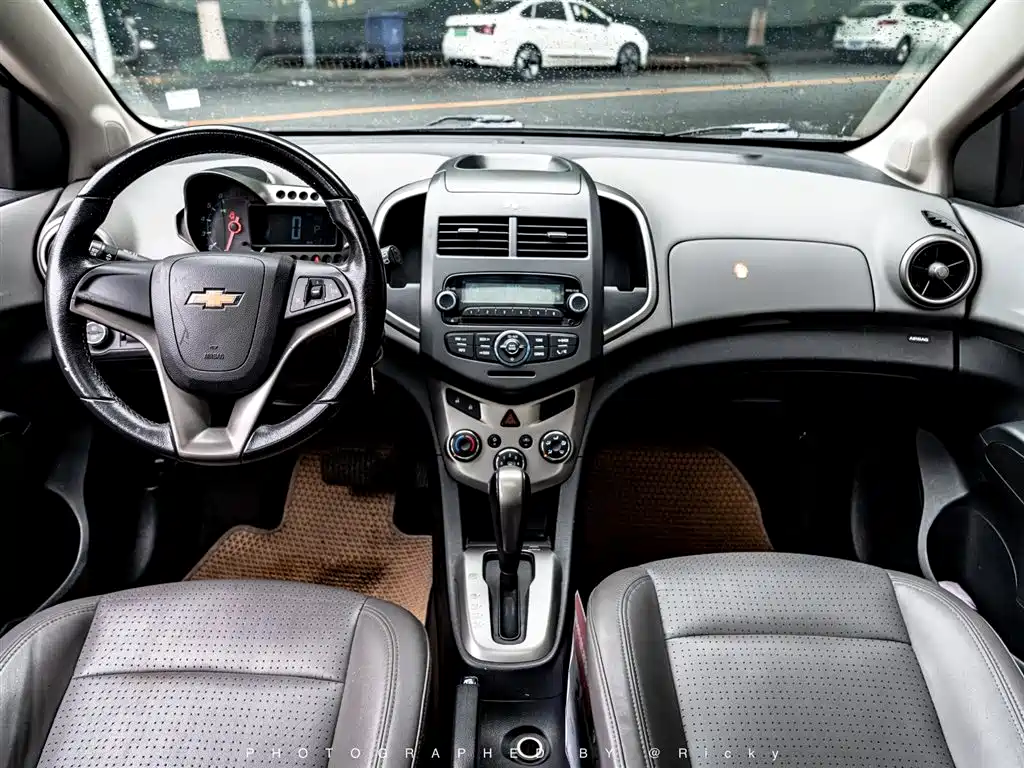 Aveo Hatchback 1.6 L AT SX