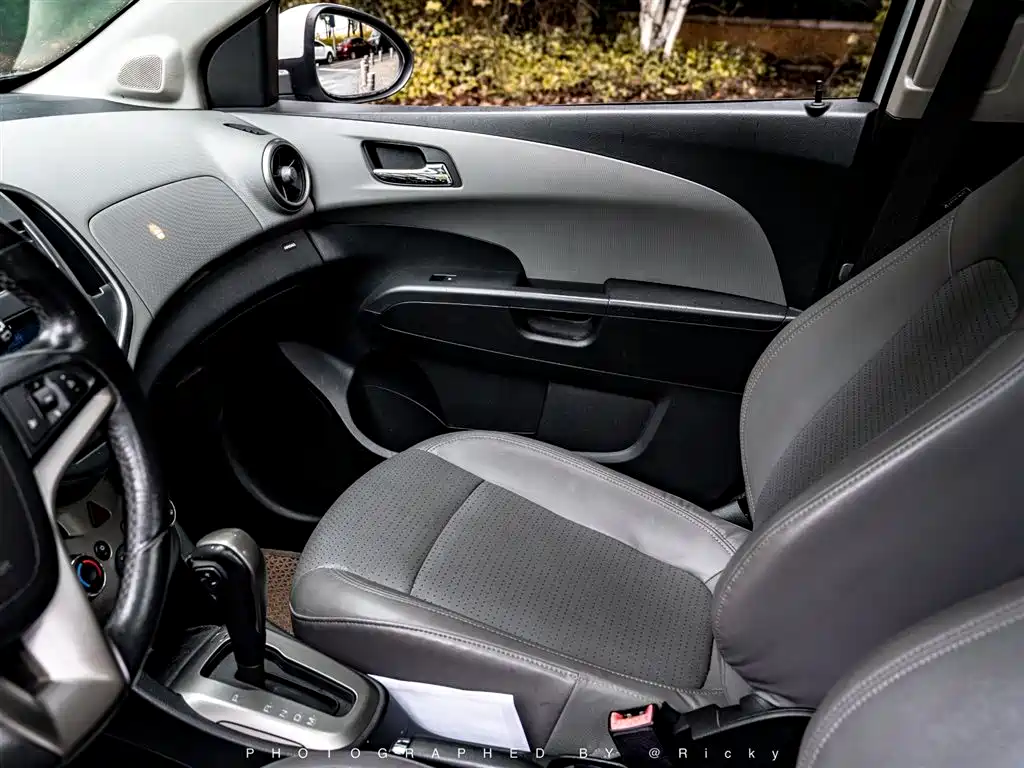 Aveo Hatchback 1.6 L AT SX