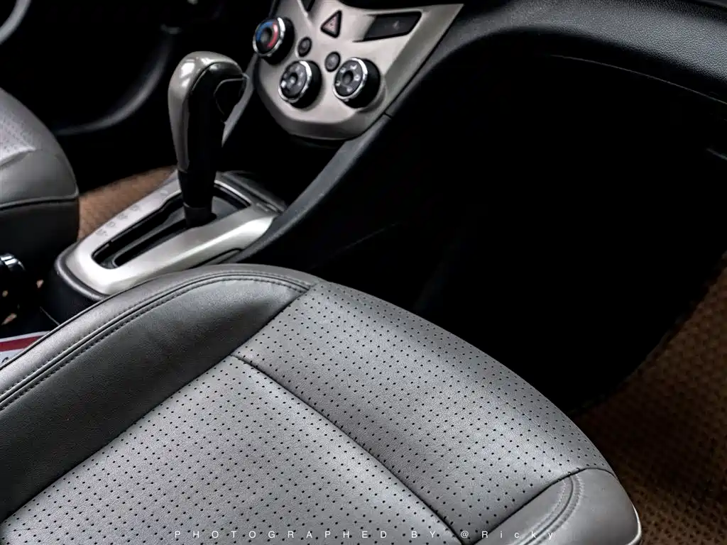 Aveo Hatchback 1.6 L AT SX
