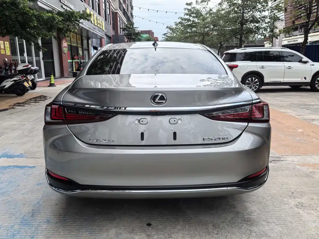 Lexus ES 200 Luxury