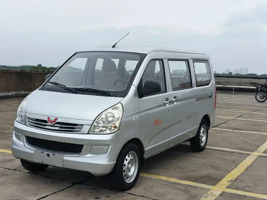 Wuling Rongguang S 1.2 L Standard AC 5-seatLSI