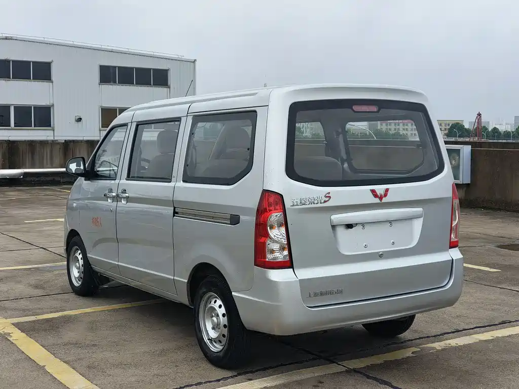 Wuling Rongguang S 1.2 L Standard AC 5-seatLSI