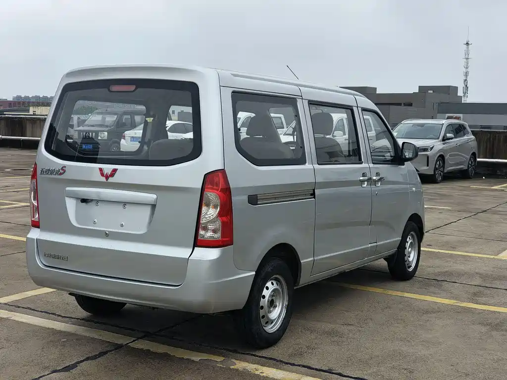 Wuling Rongguang S 1.2 L Standard AC 5-seatLSI