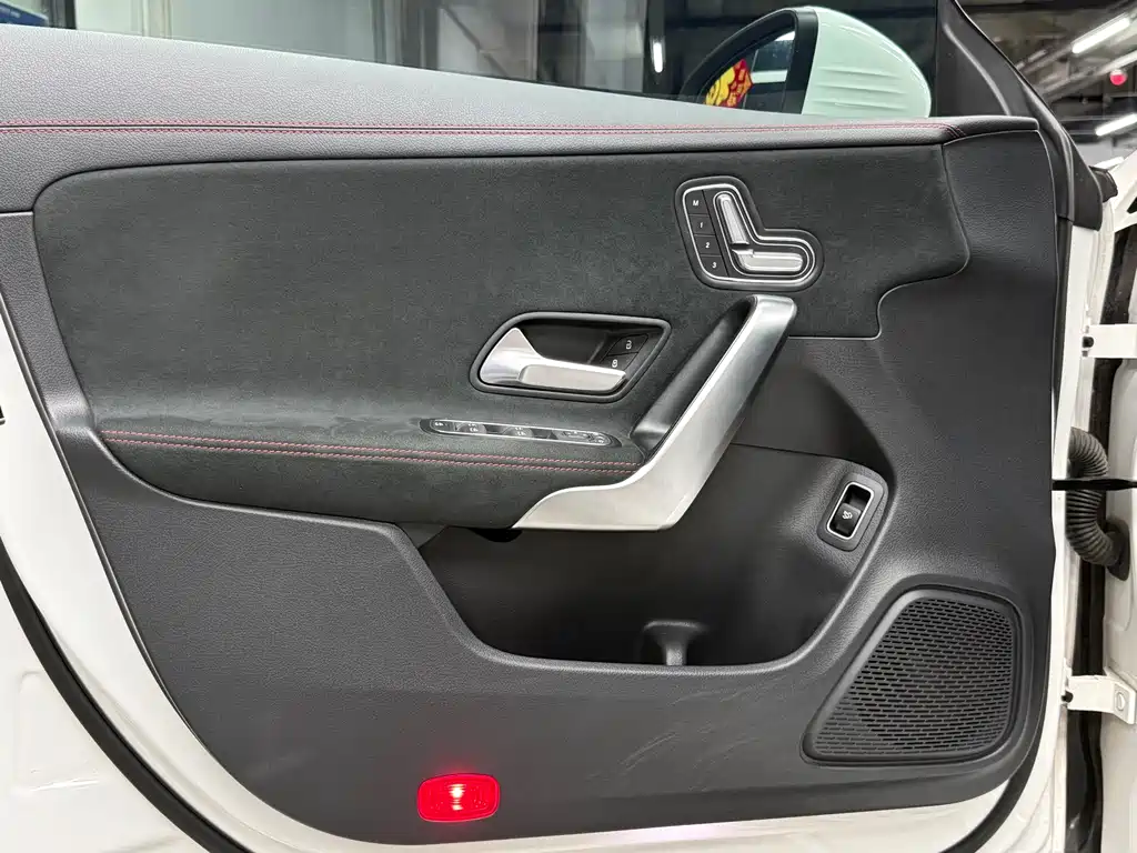 Mercedes-Benz CLA (Import) CLA 200