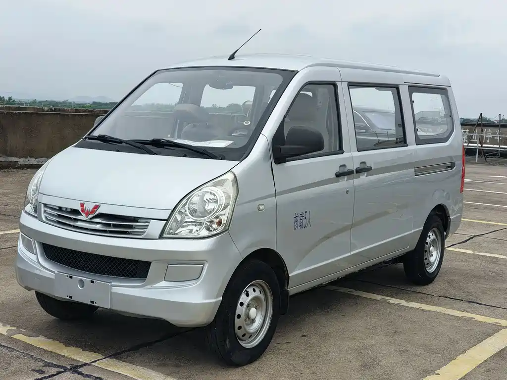 Wuling Rongguang 五菱荣光 2017款 1.2 L 加长基本型