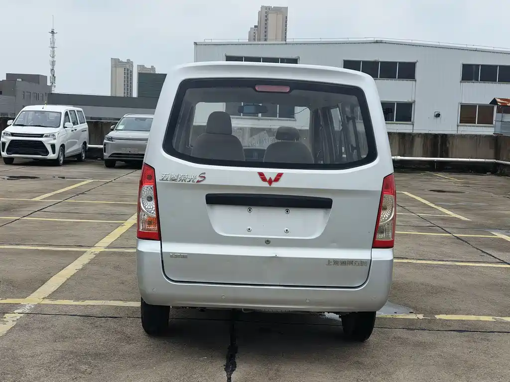 Wuling Rongguang 五菱荣光 2017款 1.2 L 加长基本型