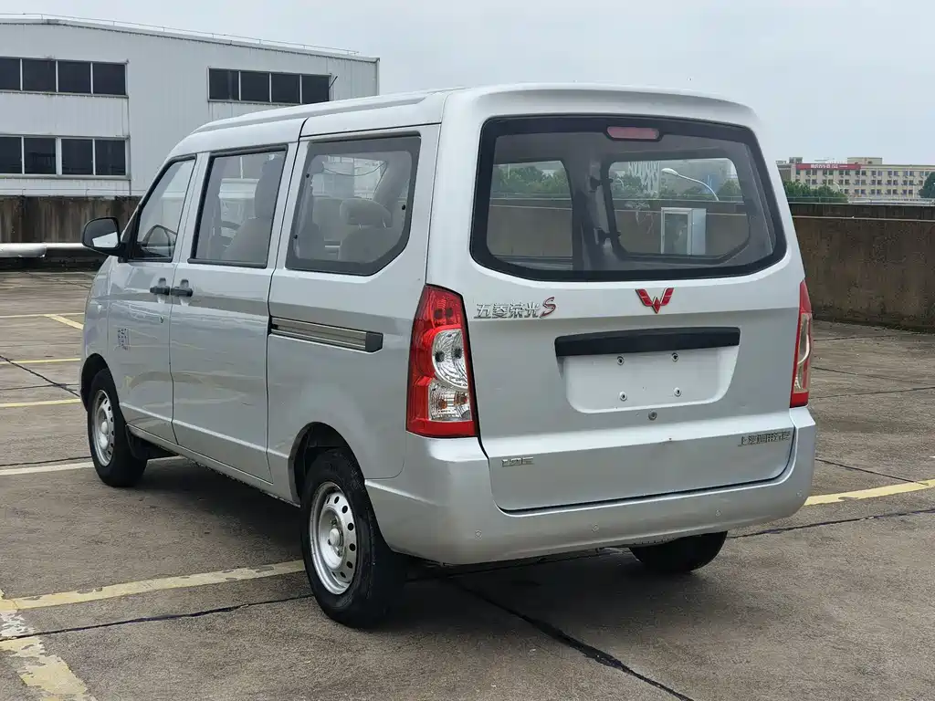 Wuling Rongguang 五菱荣光 2017款 1.2 L 加长基本型