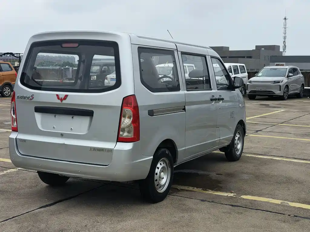 Wuling Rongguang 五菱荣光 2017款 1.2 L 加长基本型