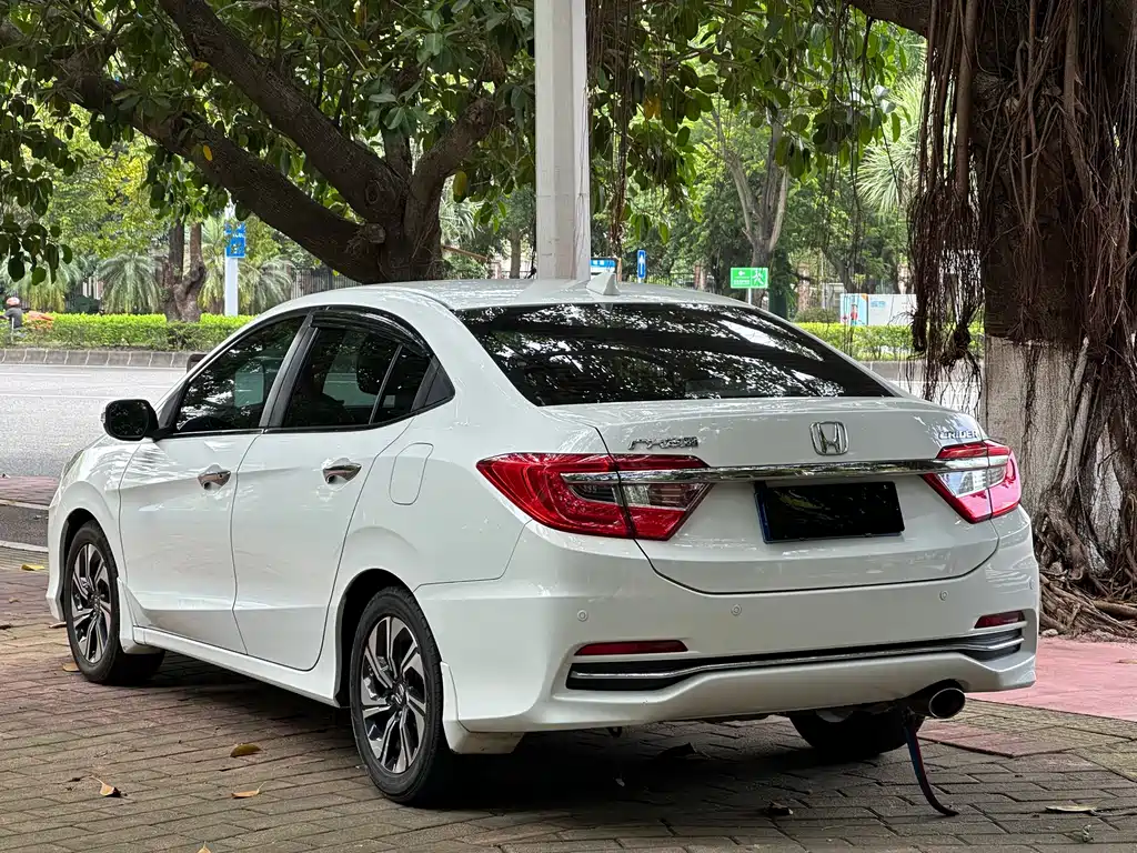 Crider 1.8 L CVT Comfort
