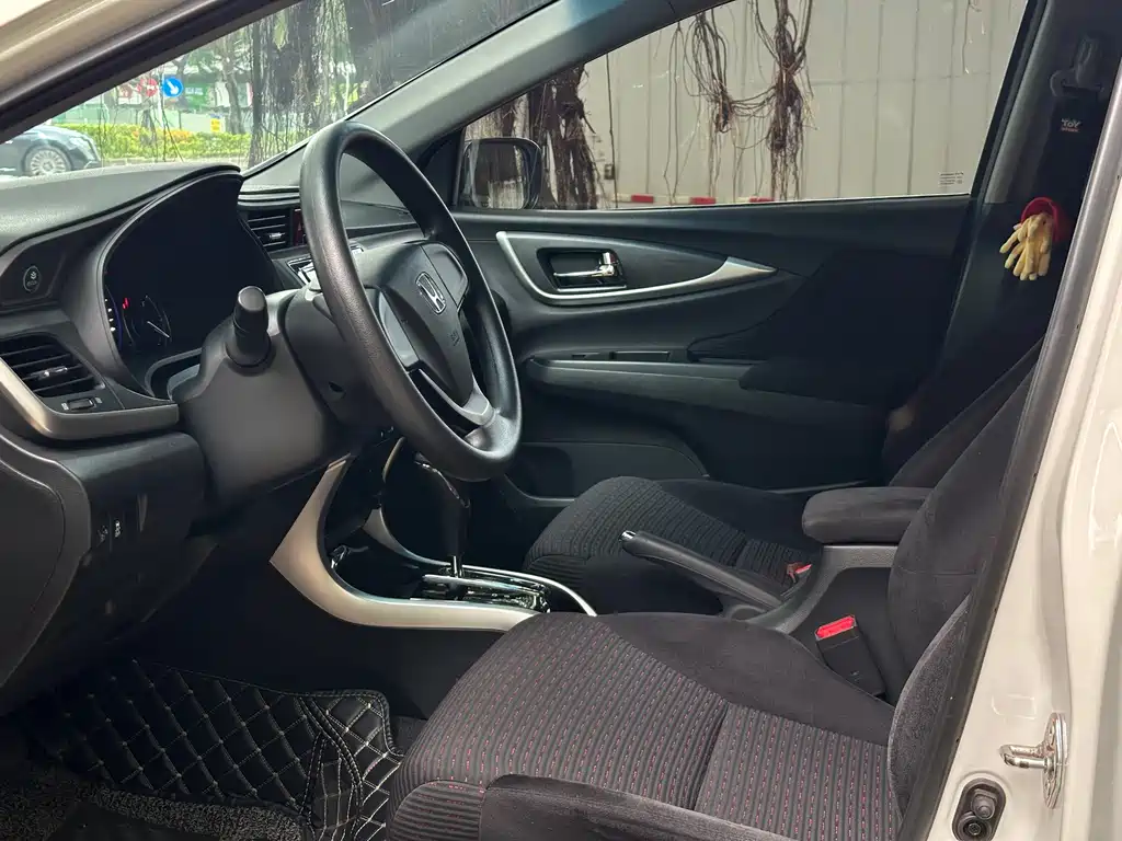 Crider 1.8 L CVT Comfort