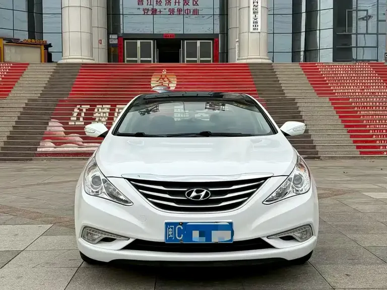 Hyundai Sonata 2.0 L Auto Luxury