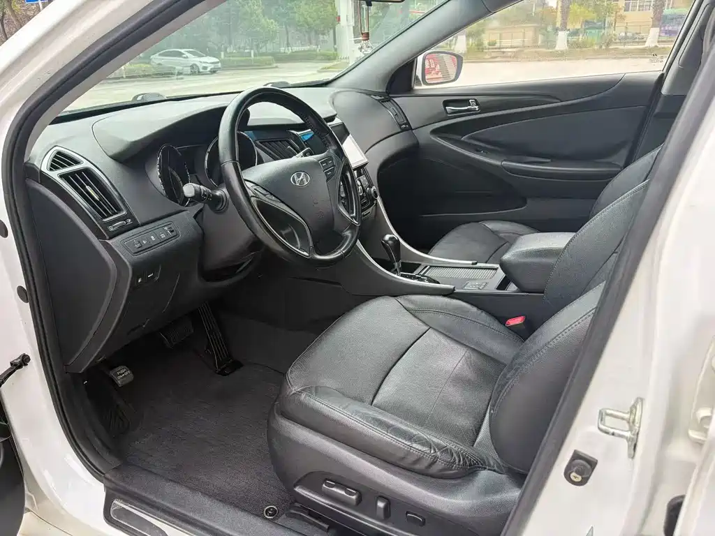 Sonata 2.0 L Auto Luxury