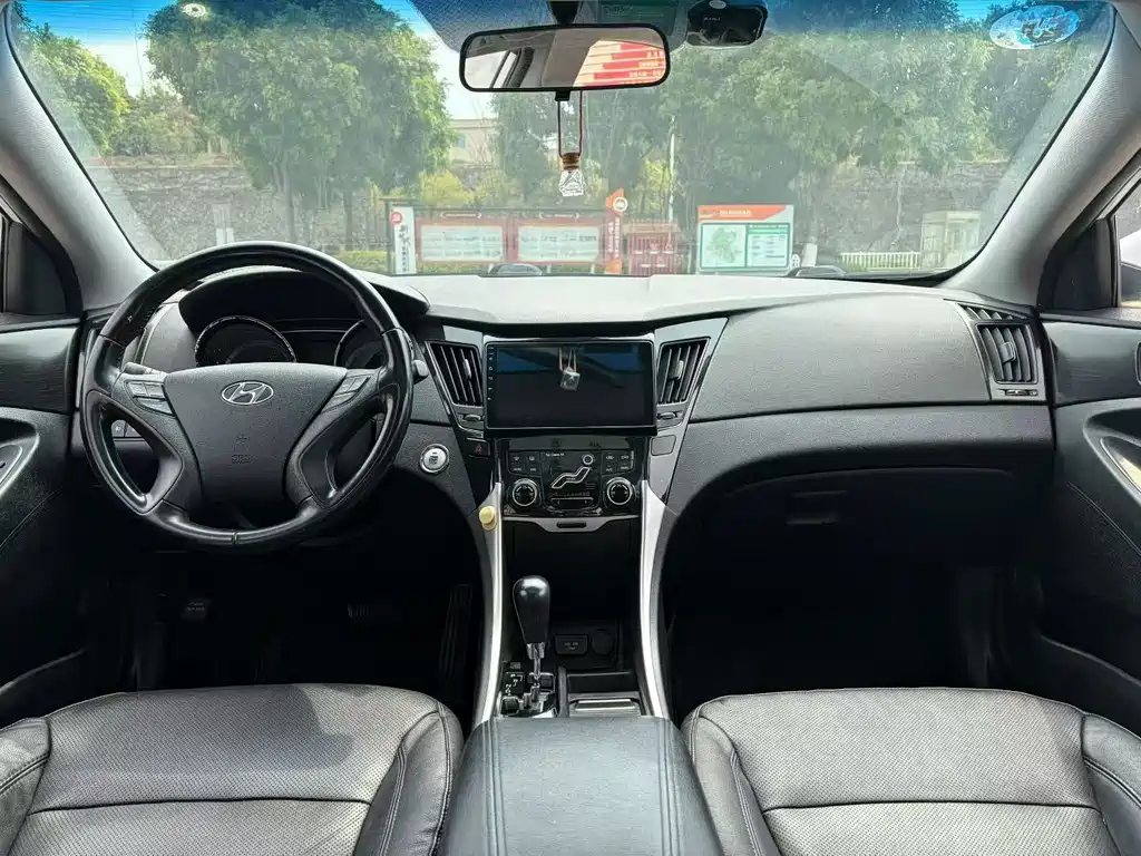 Sonata 2.0 L Auto Luxury