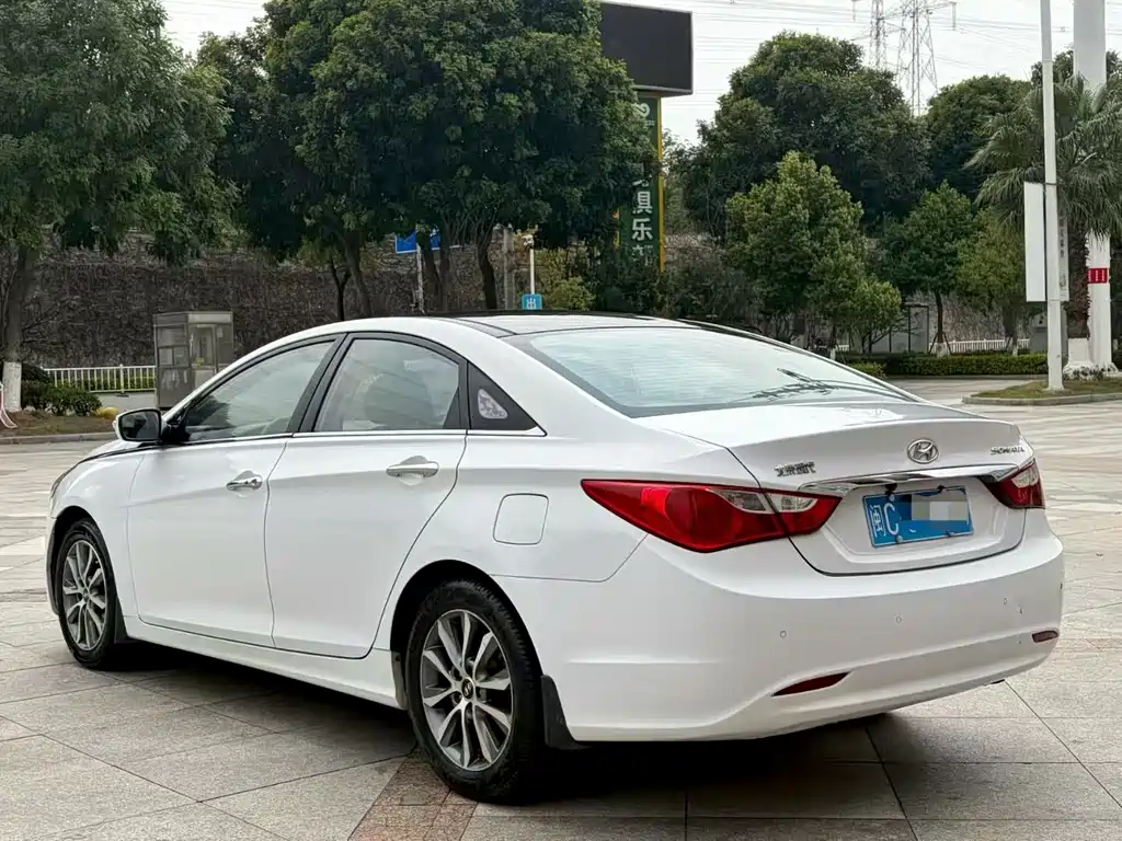 Sonata 2.0 L Auto Luxury