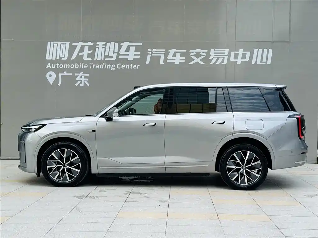 Trumpchi Xiangwang S9 Qiankun UItra 6-seat