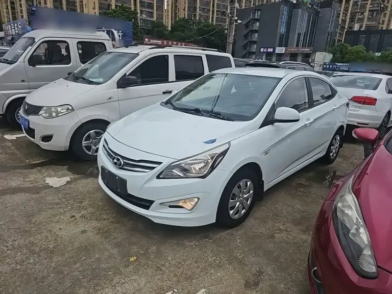 Hyundai Accent 1.4 L Manual Intelligent GLS