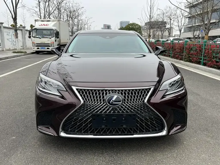 Lexus LS 500 h Outstanding CN-V