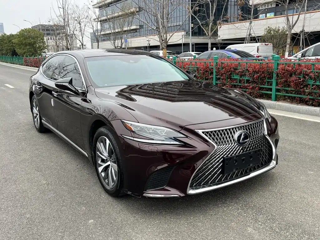 Lexus LS 500 h Outstanding CN-V