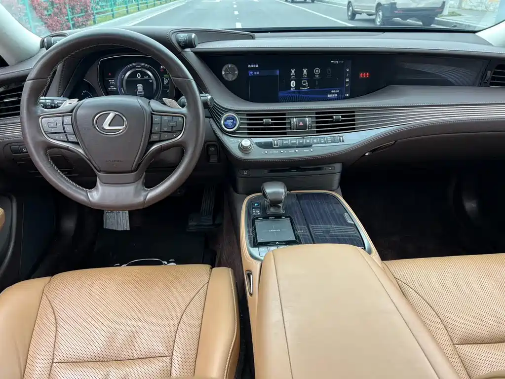 Lexus LS 500 h Outstanding CN-V