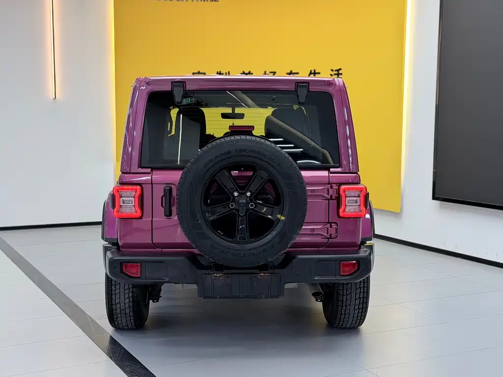 Wrangler 牧马人 2022款 2.0 T 高地巴哈马沙滩粉特别版