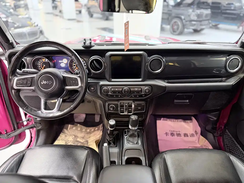 Wrangler 牧马人 2022款 2.0 T 高地巴哈马沙滩粉特别版