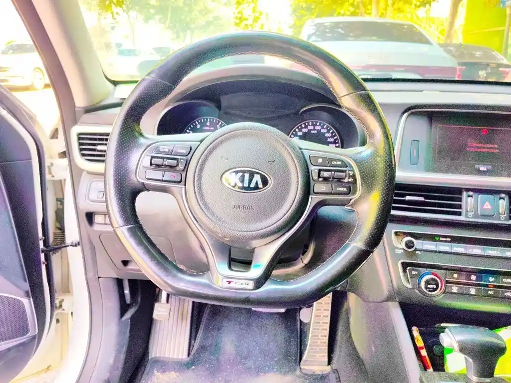 Kia K5 1.6 T Auto LUX