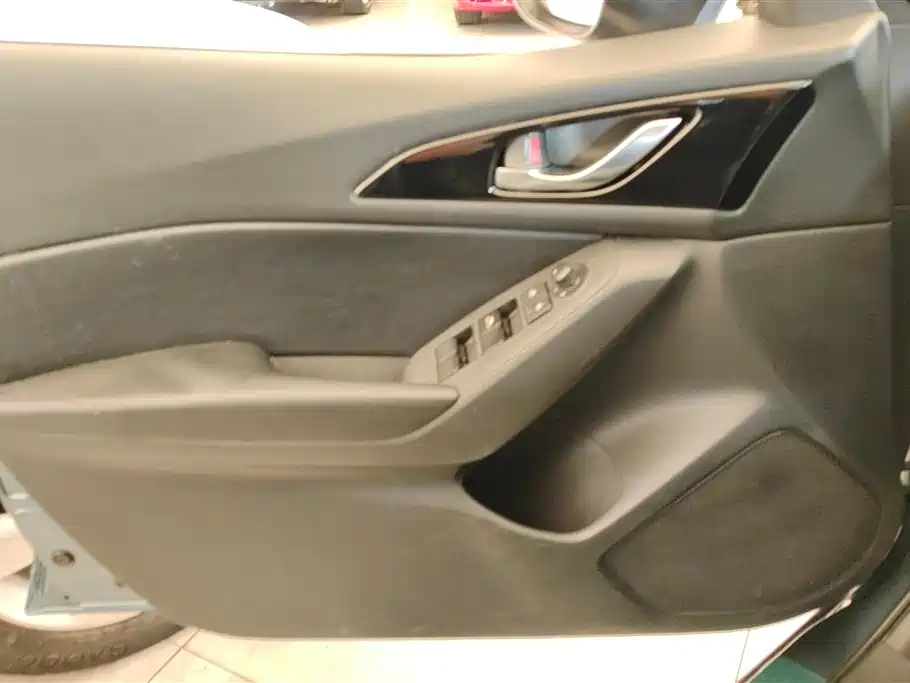 Mazda 3 Axela Sedan 1.5 L Auto Luxury