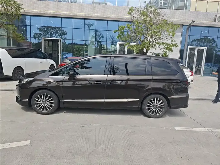 Honda Elysion 2.0 L e:HEV Supreme