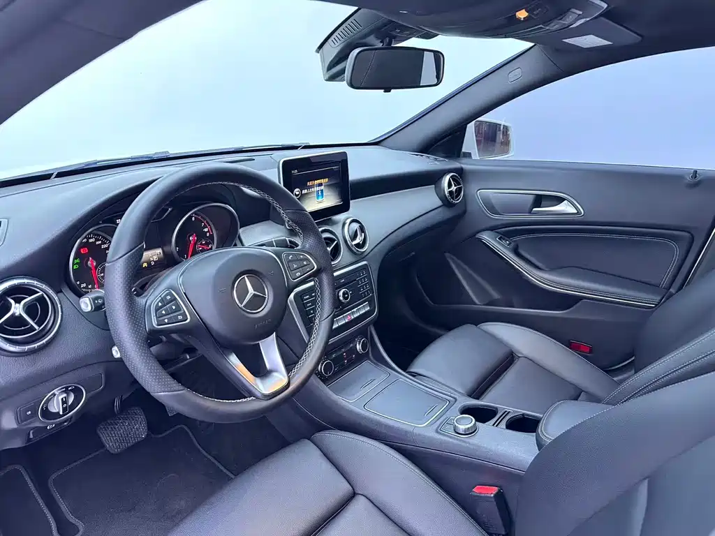 Mercedes-Benz CLA (Import) CLA 200 Fashion