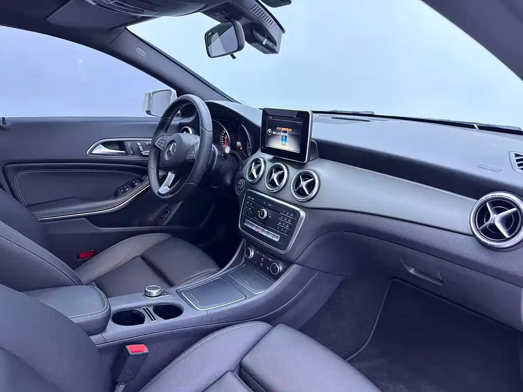Mercedes-Benz CLA (Import) CLA 200 Fashion