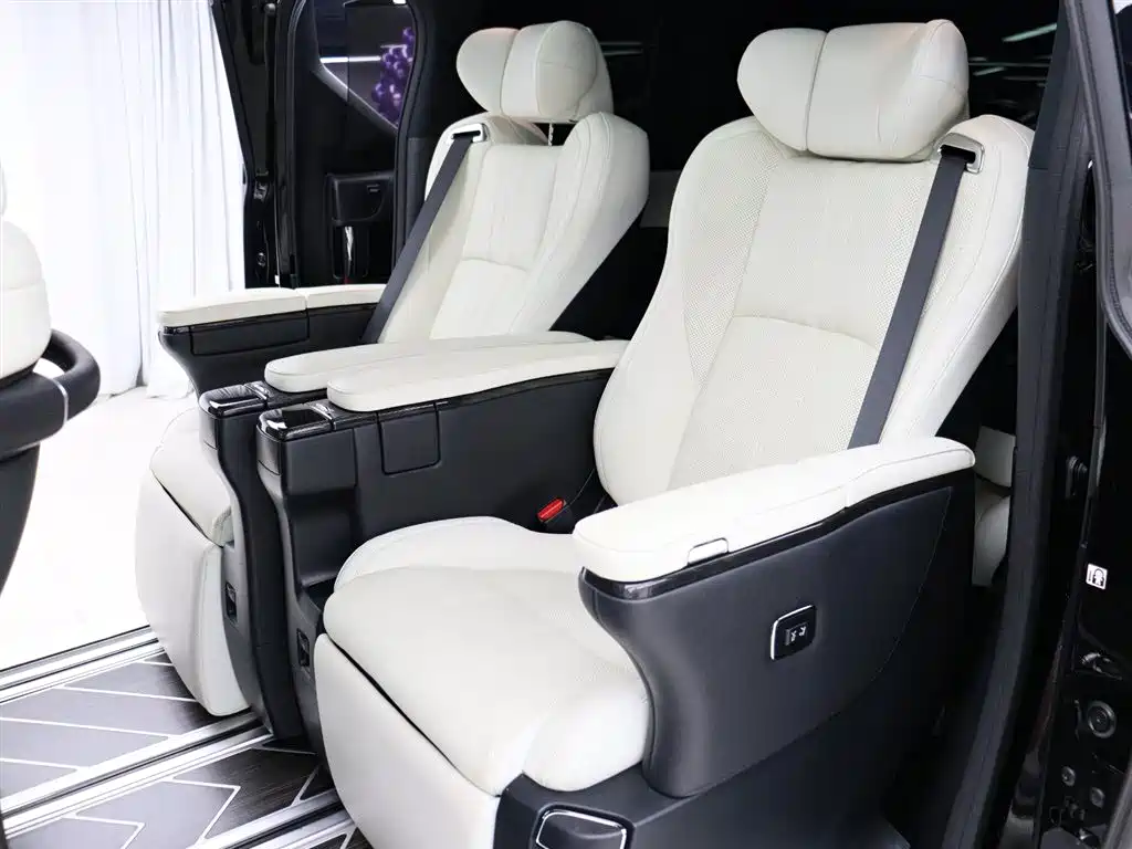 Lexus LM 300 h 7-seat Elegant