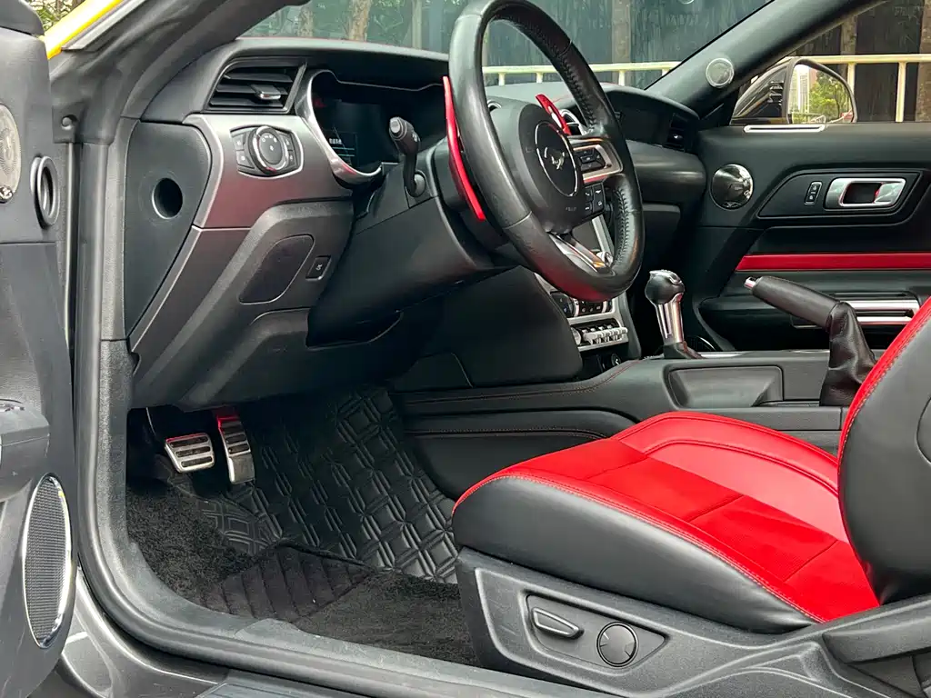 Mustang 2.3 L EcoBoost Obsidian Phantom Special Edition