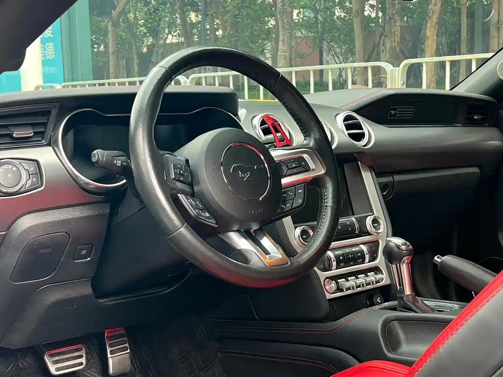 Mustang 2.3 L EcoBoost Obsidian Phantom Special Edition