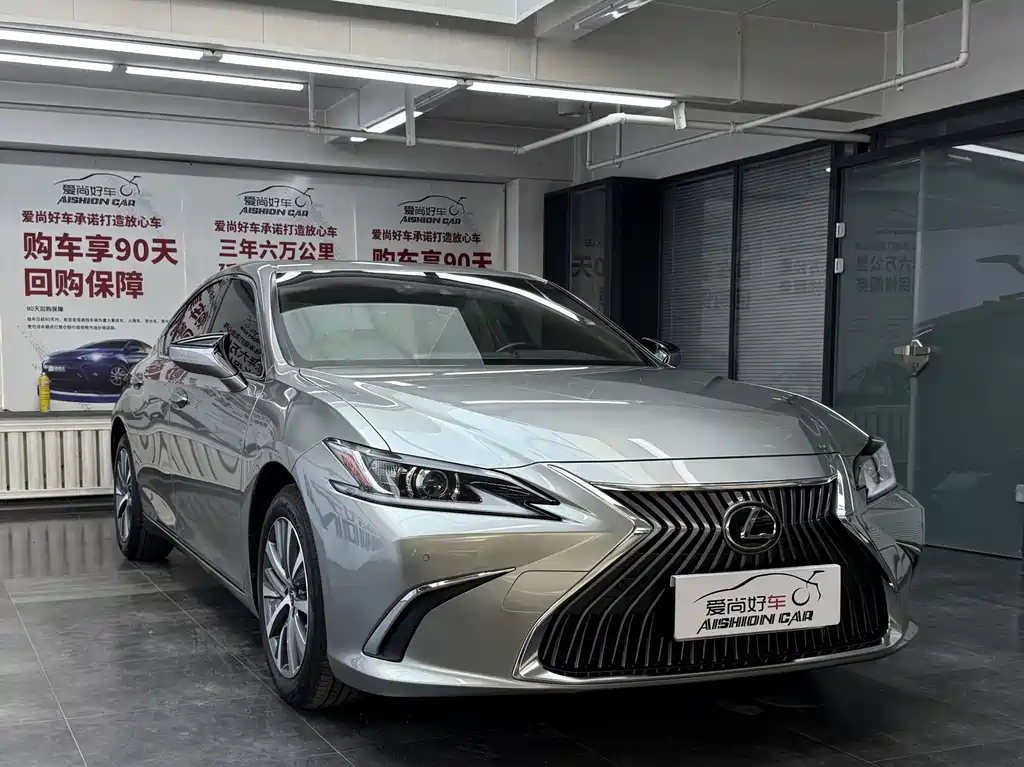 Lexus ES 200 Outstanding CN-V
