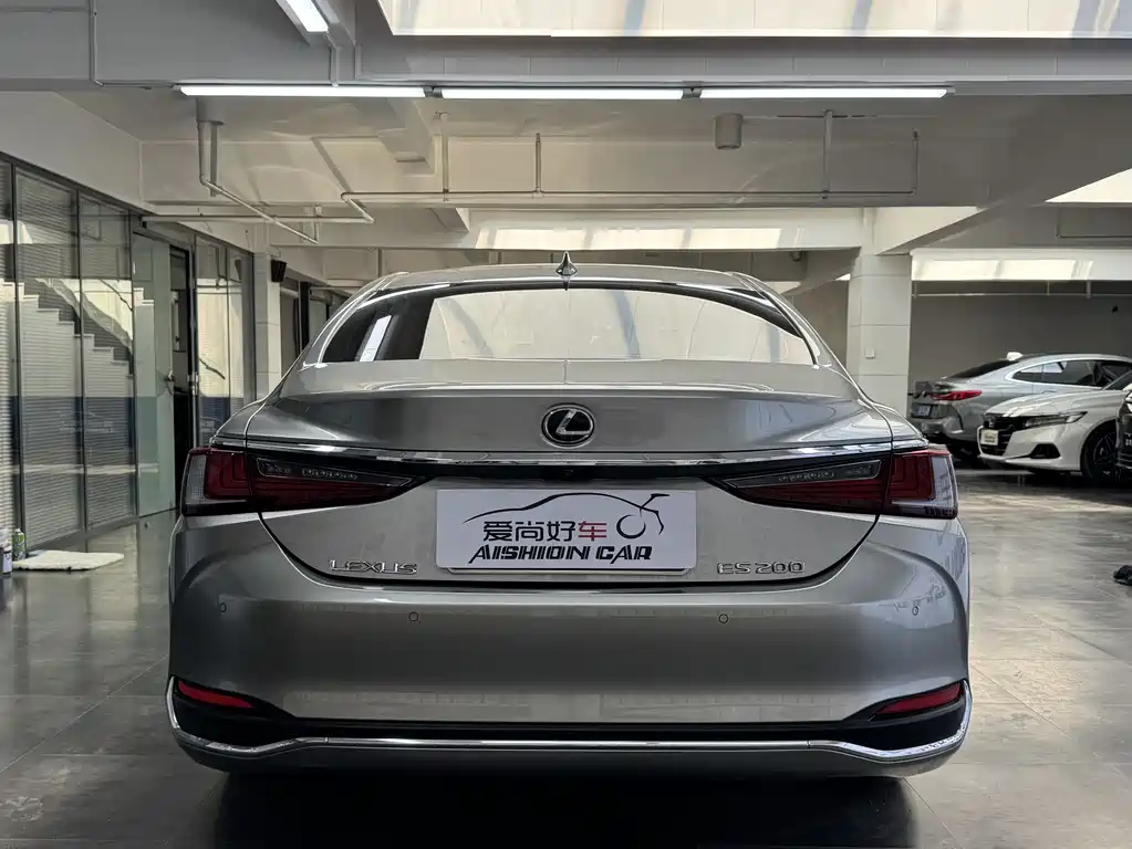 Lexus ES 200 Outstanding CN-V