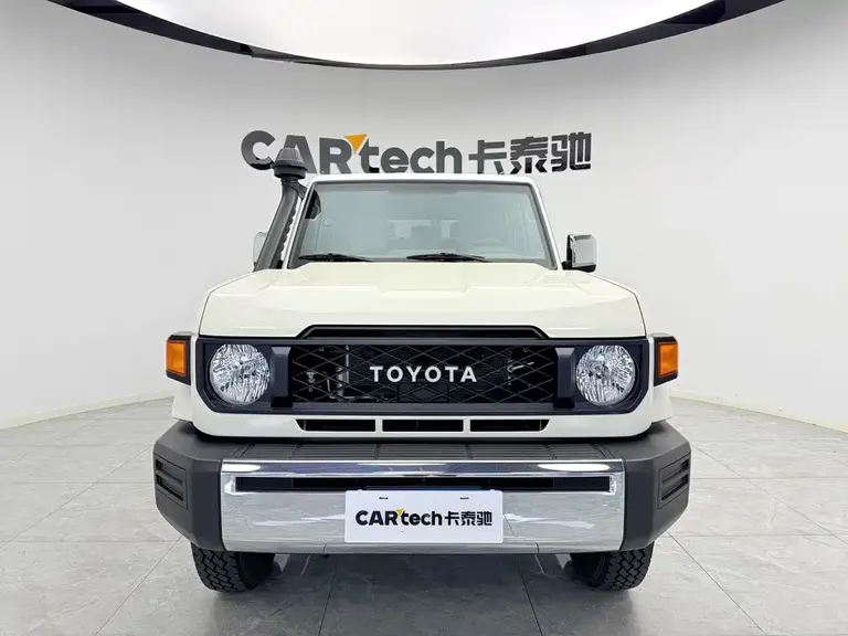Toyota Land Cruiser (Import) 兰德酷路泽(进口) LC76 2025款 2.8 T 柴油40周年纪念版