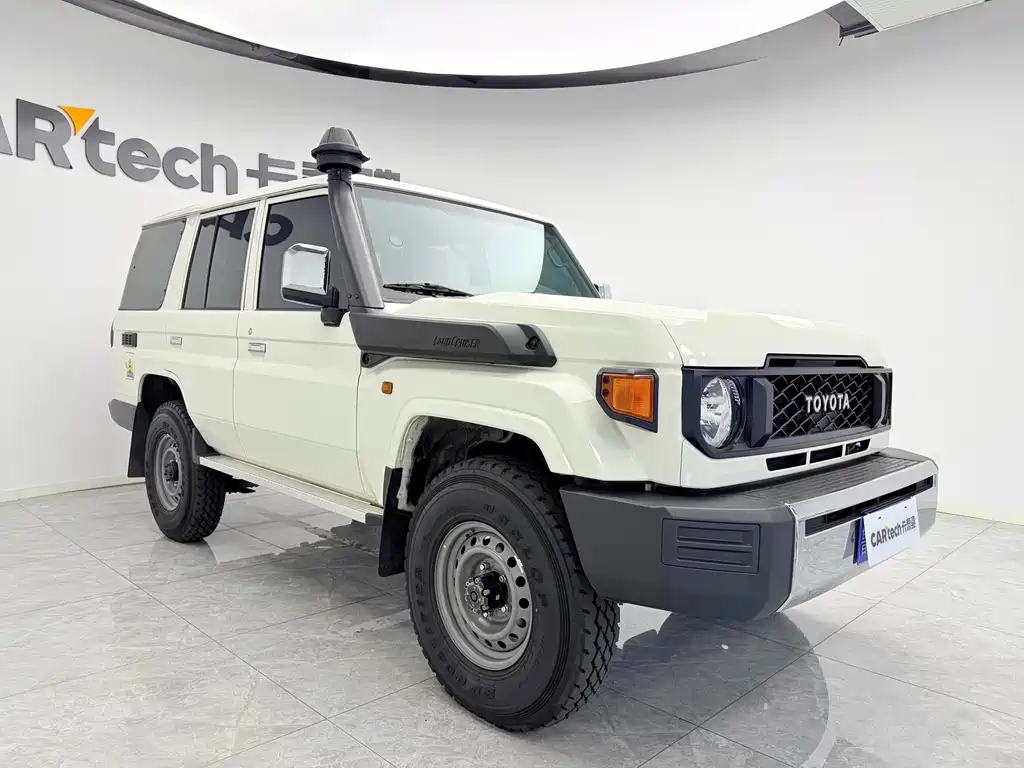 Land Cruiser (Import) 兰德酷路泽(进口) LC76 2025款 2.8 T 柴油40周年纪念版