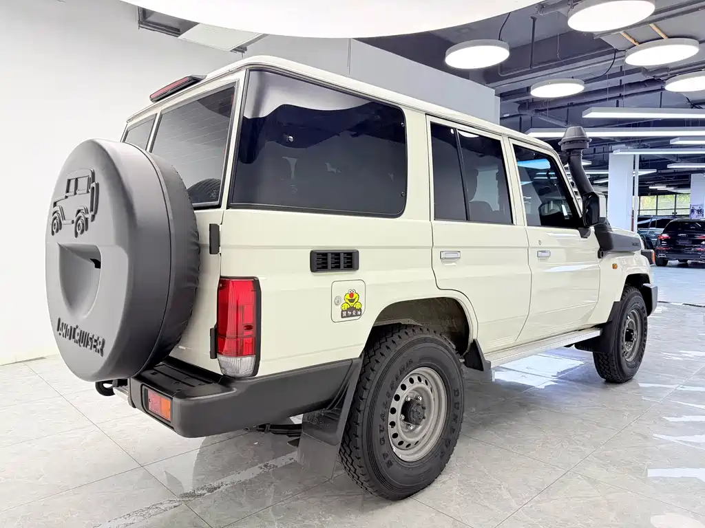 Land Cruiser (Import) 兰德酷路泽(进口) LC76 2025款 2.8 T 柴油40周年纪念版